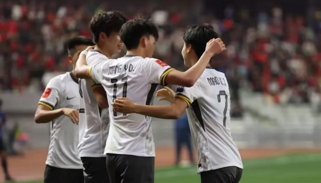 进球如潮，球队轻松晋级下一轮的简单介绍