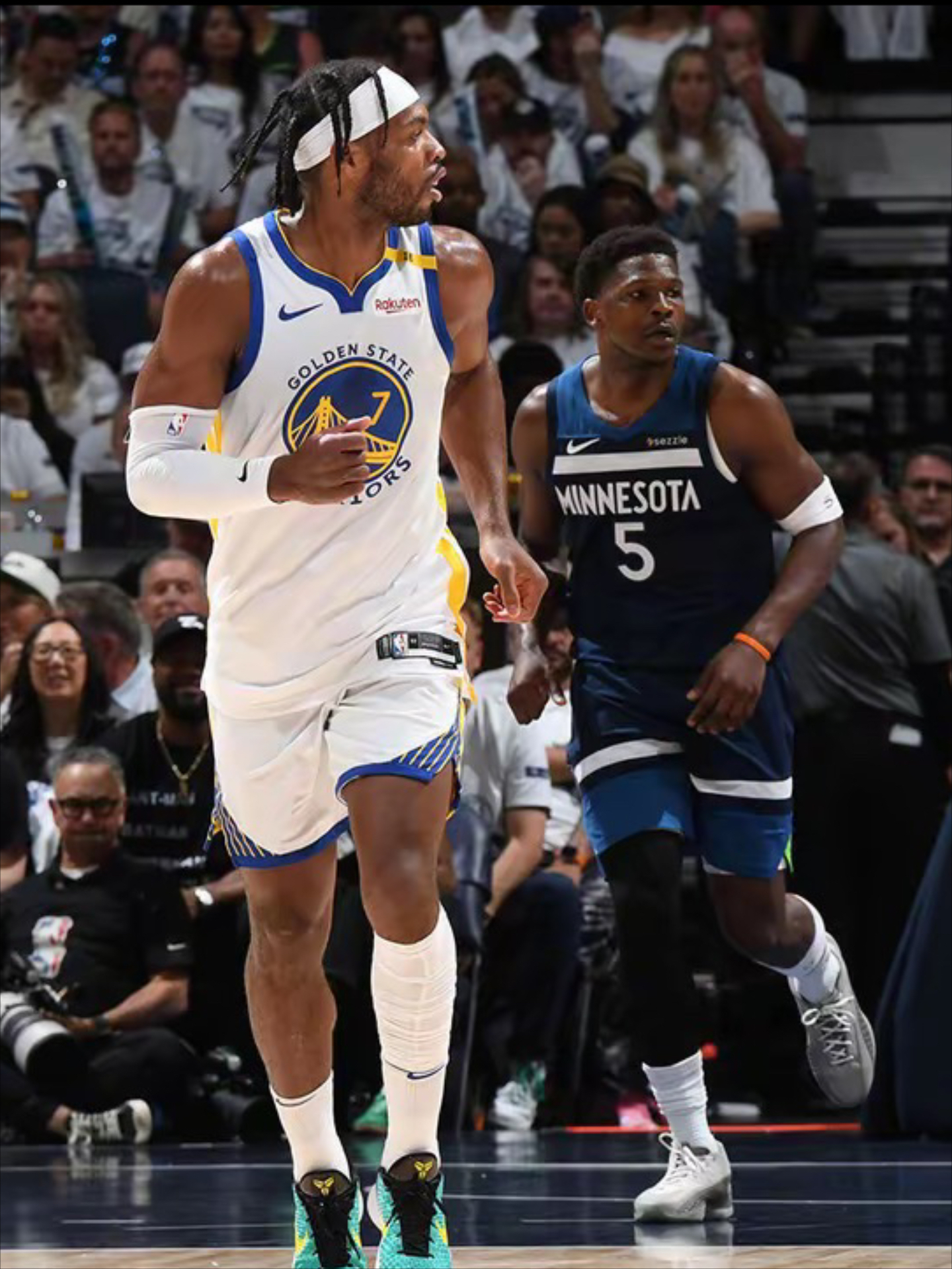 勇士客场惊险获胜，继续领跑西部