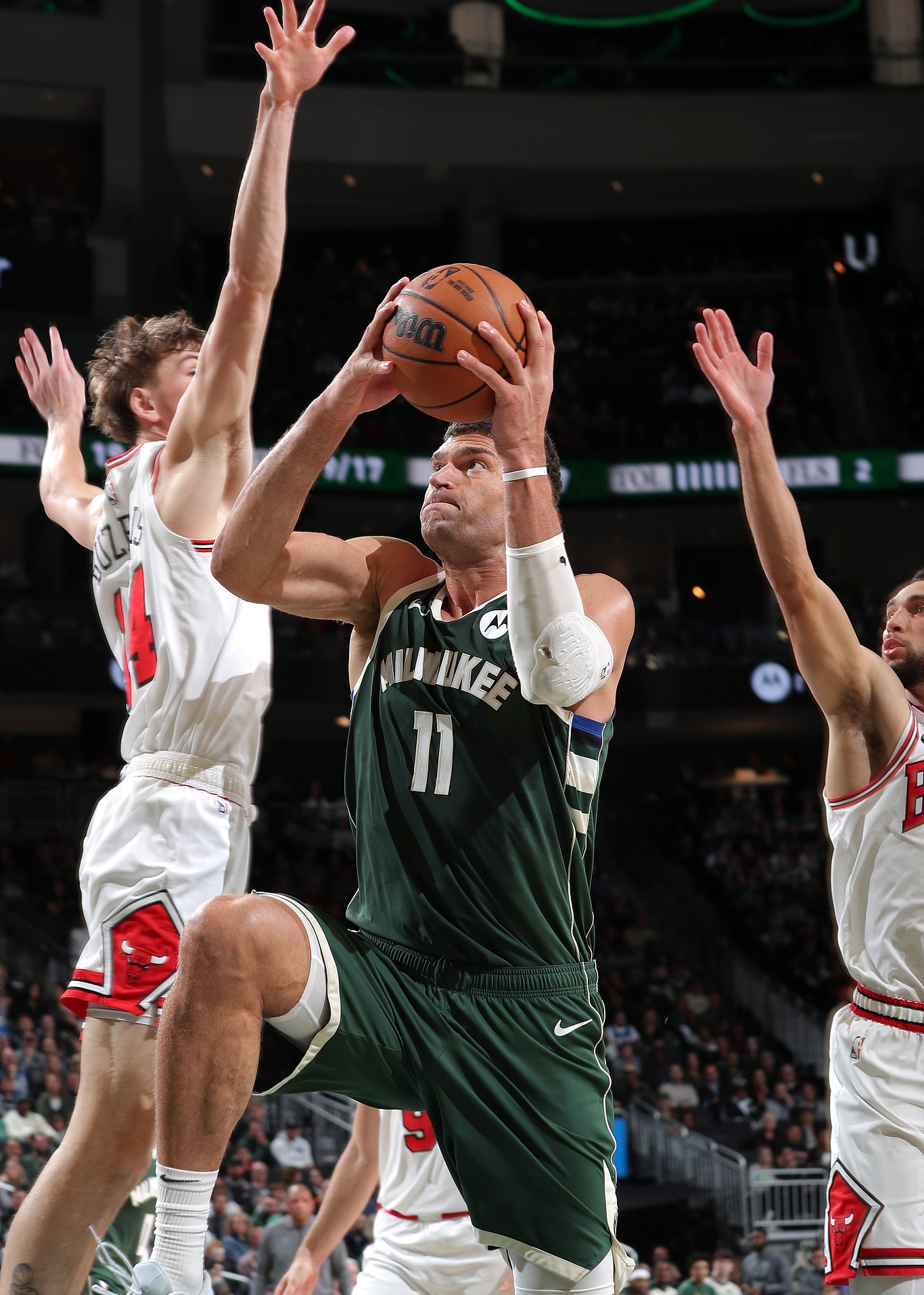 雄鹿客场力克公牛，系列赛2-0领先