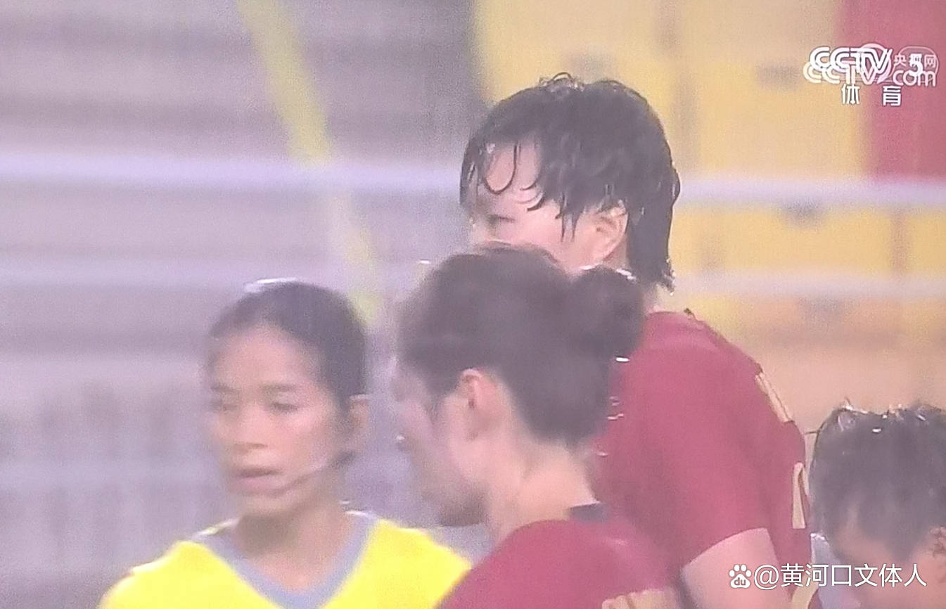 包含中国足球国际比赛大连中断女足被逼降级的词条