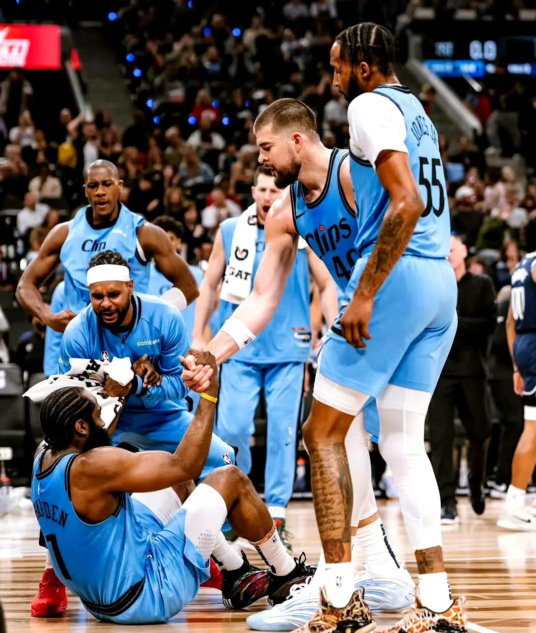 包含勇士客场惨败快船，连胜势头被终结的词条