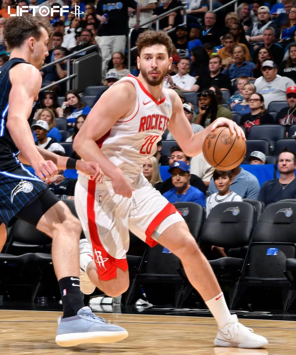 开拓者客场击败火箭，保持东部第一